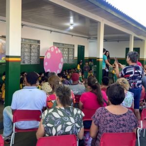 Escola promove chá com bolo em homenagem ao Dia dos Avós e fortalece laços entre gerações