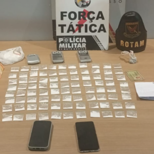 Polícia Militar prende casal suspeito por tráfico e apreende 90 porções de drogas