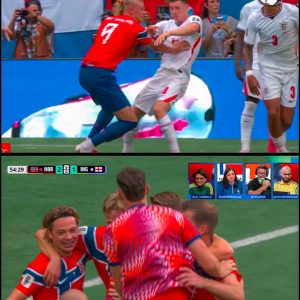 ANULADO! 

Haaland aproveitou a sobra de um escanteio e estufou a rede em um gol…