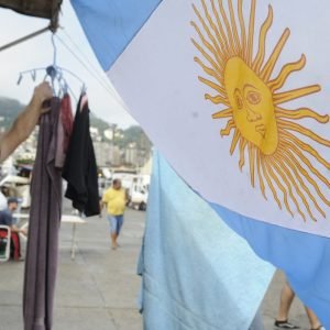 Quase metade dos jovens argentinos vive em vulnerabilidade social