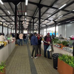 Feira revitalizada em Chapada dos Guimarães reforça apoio do Governo do Estado à agricultura familiar