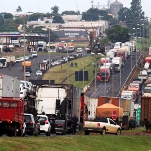 Paralisação dos caminhoneiros: relembre últimas greves e como acabaram