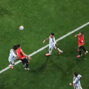 Egito aciona a Fifa e pede afastamento da arbitragem após queda na Copa