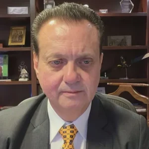 À CNN, Kassab evita comentar embate na família Bolsonaro: “Constrangedor”