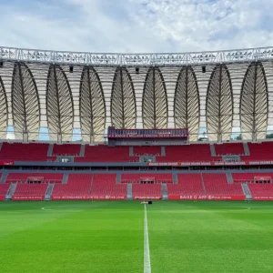 Internacional x Flamengo: escalações e onde assistir ao jogo do Brasileirão