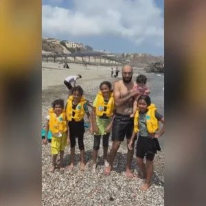 Vídeo: Família de imigrantes com crianças faz travessia a nado até Espanha
