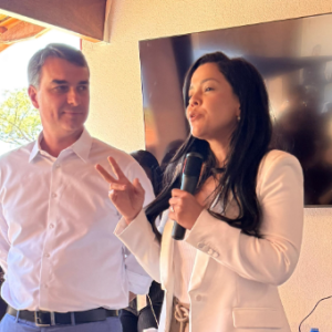Aliada de Michelle e pivô de crise no clã Bolsonaro declara apoio a Flávio
