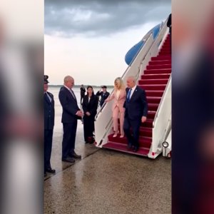 Netanyahu chega aos EUA para reunião com Trump nesta terça-feira (27)