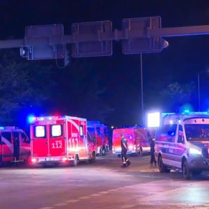 Parada LGBT+ de Berlim é cancelada após carro atingir multidão, diz polícia
