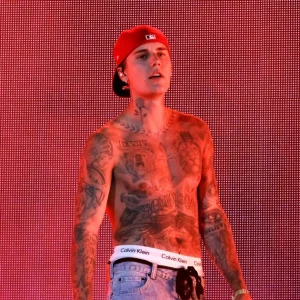 Após recorde no Coachella, Justin Bieber negocia show na final da Copa