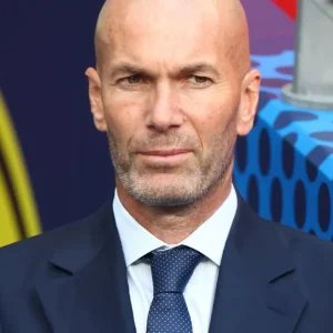 “Eu sei como vencer”: França recorre a Zidane após sucesso no Real Madrid