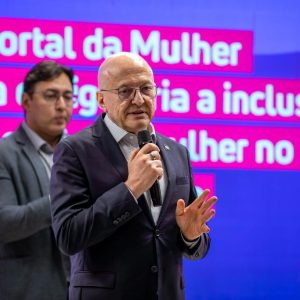 Pivetta lança Portal da Mulher e leva prevenção à violência para as escolas