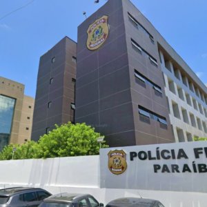 Laboratório que fabricava moeda falsa é alvo da PF em três estados
