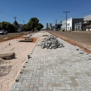 Obras do novo estacionamento da Avenida Joaquim Socreppa entram na reta final em Sinop