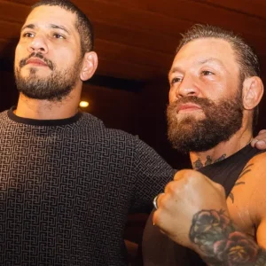 McGregor encontra Poatan e comenta polêmica no UFC: “Foi na nuca, eu vi”