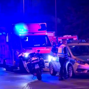 Polícia busca suspeito de avançar com carro contra multidão em Berlim