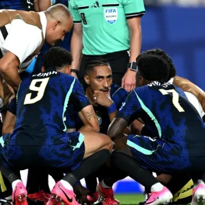 Raphinha não joga contra a Noruega e segue em recuperação, dizem fontes 