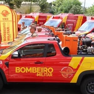 Caminhão de Amado Batista atinge três imóveis em GO; ninguém ficou ferido