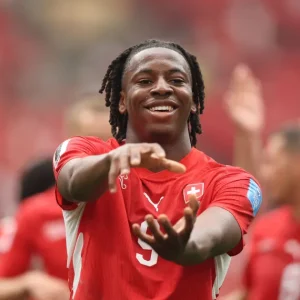 Manzambi vira dúvida na Suíça para duelo decisivo contra a Colômbia na Copa