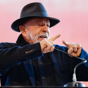 Quaest RJ: Lula empata com Flávio e vence Zema, Caiado e Renan no 2º turno