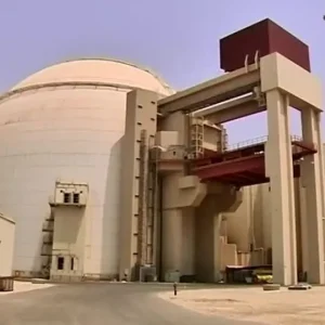 Ataque dos EUA atingiu área próxima a usina nuclear, diz autoridade do Irã