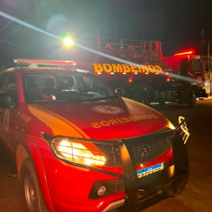 Incêndio atinge sistema de baterias de torre de internet em Lucas do Rio Verde