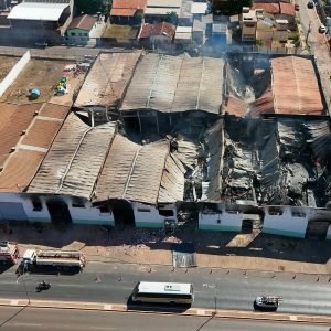 Incêndio em depósitos da Prefeitura de Várzea Grande causa prejuízo de quase R$ 15 milhões