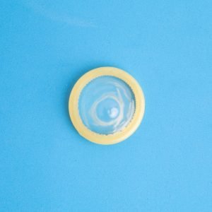 Stealthing: as consequências físicas e mentais da retirada da camisinha sem consentimento e como as vítimas podem se proteger