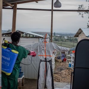 Ebola avança sem precedentes na RDC e já soma mais de 2 mil casos; OMS alerta para transmissão desconhecida