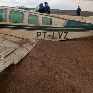 Alto Garças; Avião é encontrado com trem de pouso quebrado em fazenda às margens da BR-364