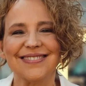 Ana Beatriz Nogueira nega internação e tranquiliza: “Estou ótima”