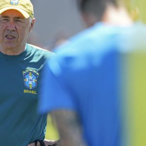 Ancelotti dá pista de Martinelli para vaga de Paquetá contra Noruega