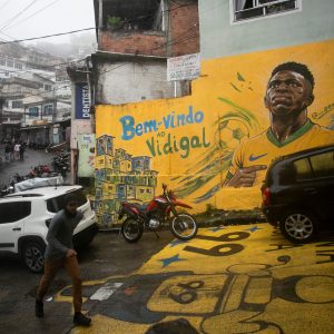 Torcer é sofrer de novo: o que a psicanálise diz sobre o vício em esperar pela vitória do Brasil