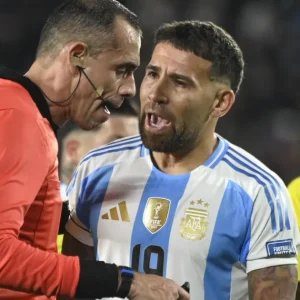 Otamendi anuncia aposentadoria da seleção argentina após vice na Copa