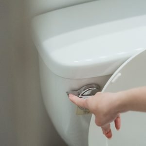 Câncer de intestino dá primeiros sinais no banheiro; veja hábitos de risco e como diagnosticar