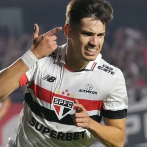 Bobadilla se inspira em legado do pai para seguir vivo na Copa do Mundo