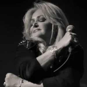 Recorde grandes sucessos de Bonnie Tyler; cantora morreu aos 75 anos