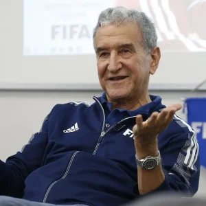Parreira apresenta melhora e pode deixar UTI até o final de semana