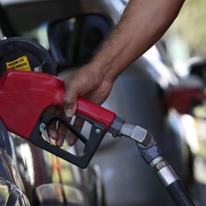 Governo adia reunião que pode aumentar etanol na gasolina para 32%