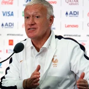 Deschamps busca pódio na Copa para fechar era de sucesso na França