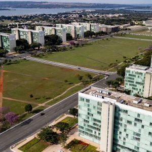 Governo nomeia 500 aprovados no CNU para carreiras transversais