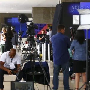 Fórum pede compromisso de candidatos com comunicação democrática