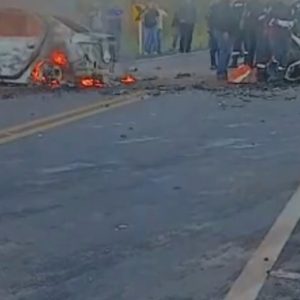Quatro pessoas morrem após batida entre dois carros e incêndio em MT