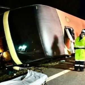Nova pessoas ficam feridas após ônibus tombar na BR-163 em MT – G1 – Globo