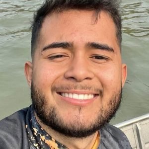 Estudante de direito morre após batida entre moto e caminhonete em MT