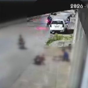 VÍDEO: câmera registra momento em que motociclista é baleado por policial após suspeita de extorsão em Cuiabá