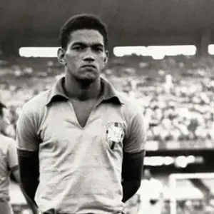 Antes de Balogun, Garrincha já teve expulsão perdoada na Copa