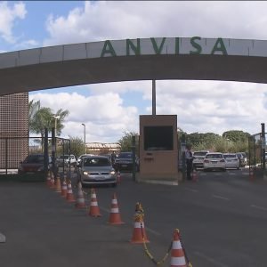 Anvisa proíbe venda de fibra capilar, creme relaxante e produto antimofo irregulares; veja marcas