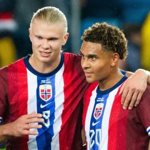 Adversário do Brasil, atacante da Noruega elogia Neymar: “Meu herói”