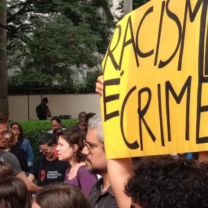 Justiça condena shopping paulista por discriminação racial